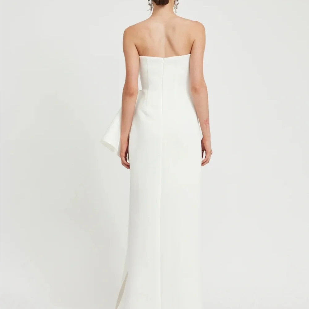 Elegant White Strapless Dress - Picture 5 of 8